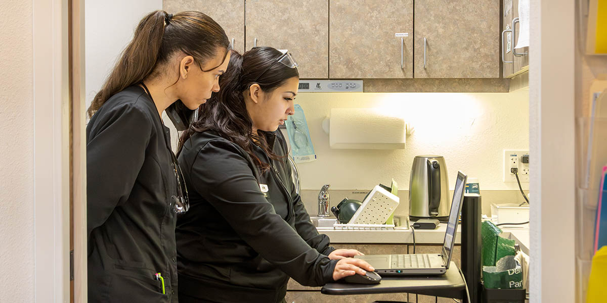 Office-Woodmen_Interaction-4532